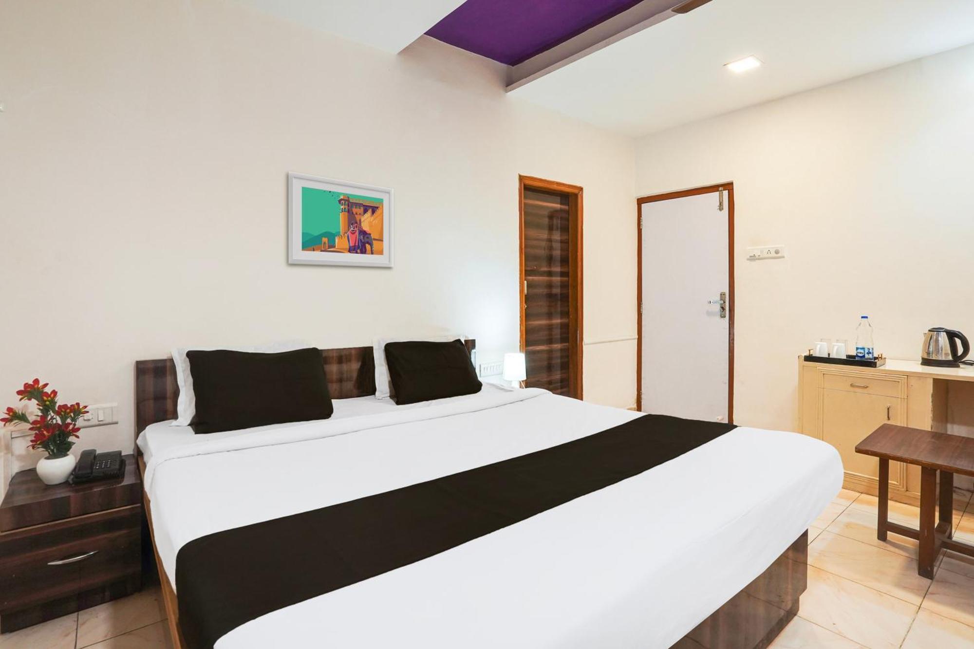 OYO 2286 Hotel Bridge Ahmedabad Exterior foto
