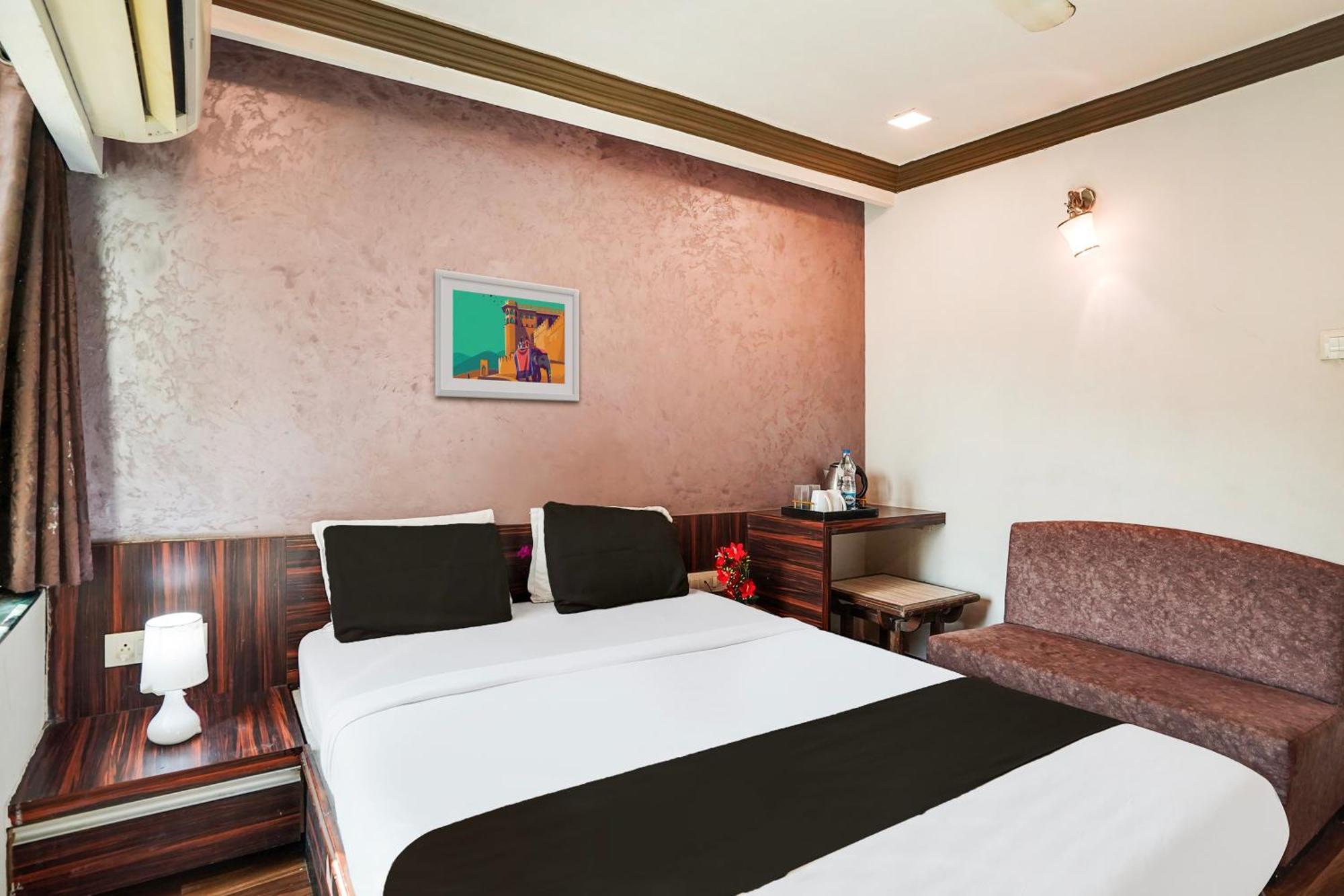 OYO 2286 Hotel Bridge Ahmedabad Exterior foto