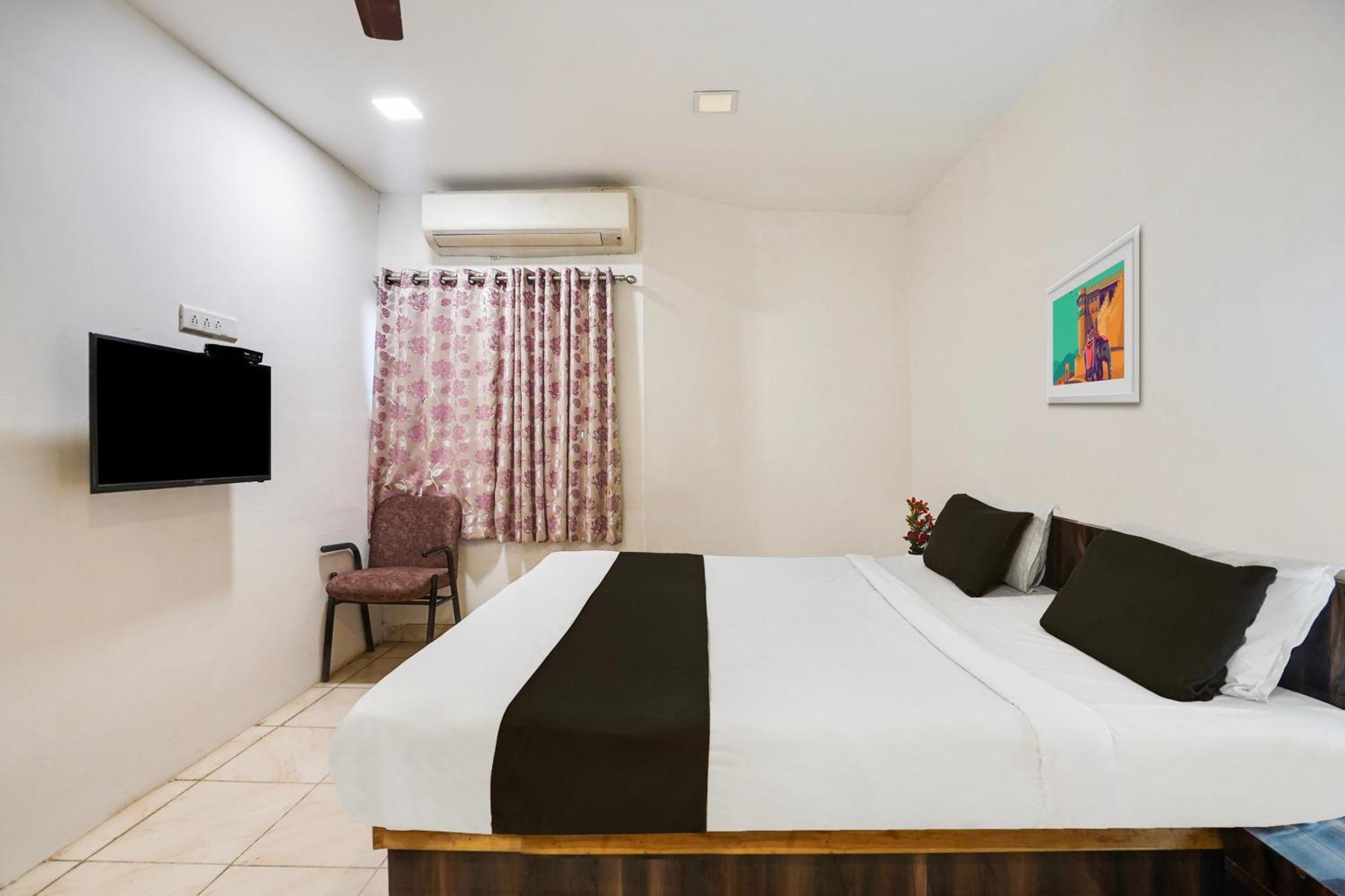 OYO 2286 Hotel Bridge Ahmedabad Exterior foto