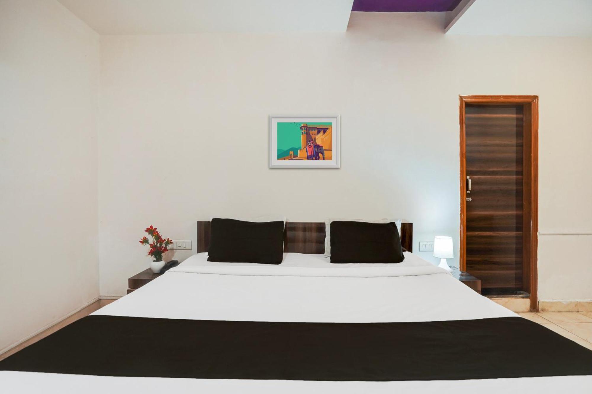 OYO 2286 Hotel Bridge Ahmedabad Exterior foto