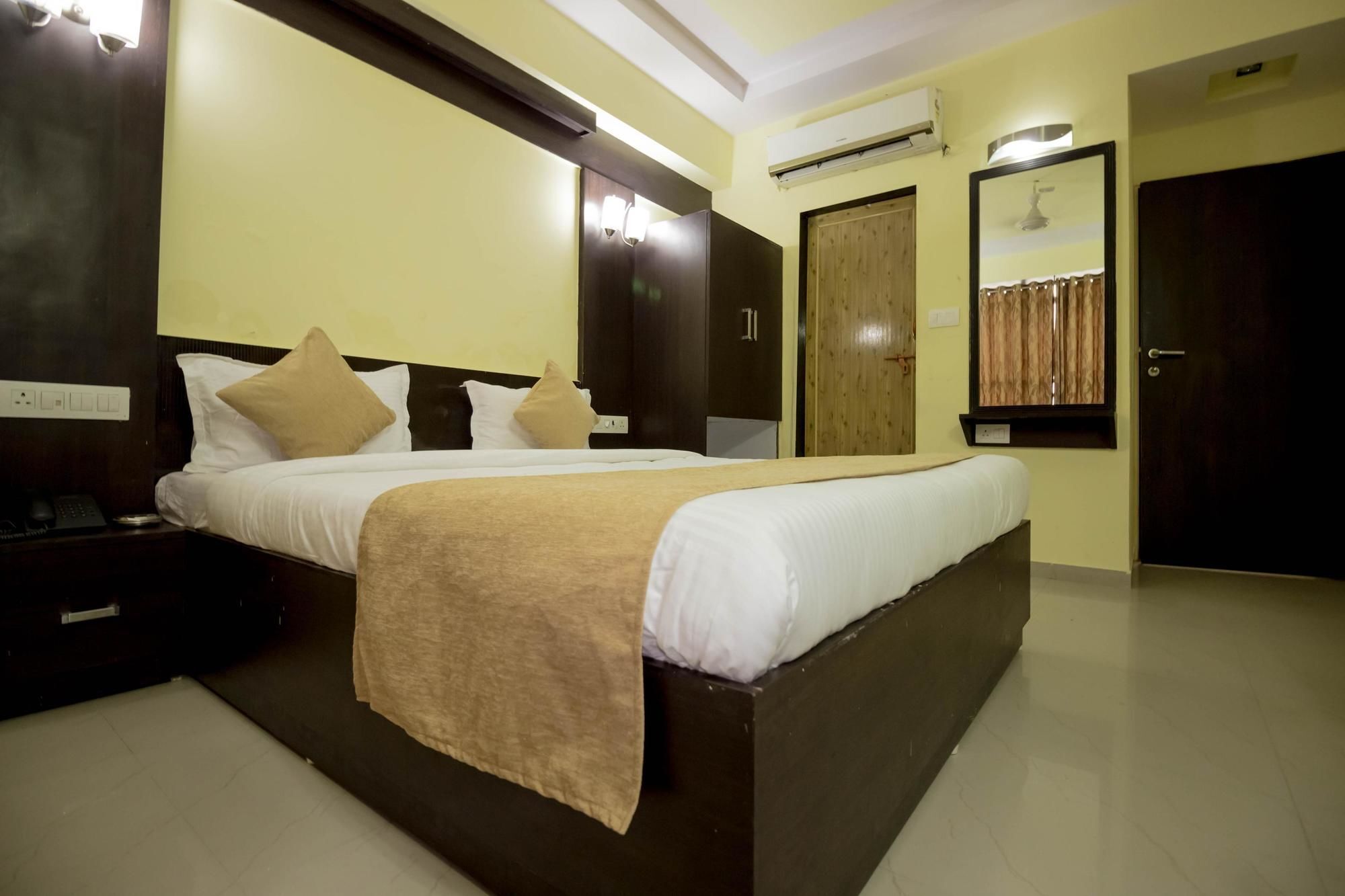 OYO 2286 Hotel Bridge Ahmedabad Exterior foto