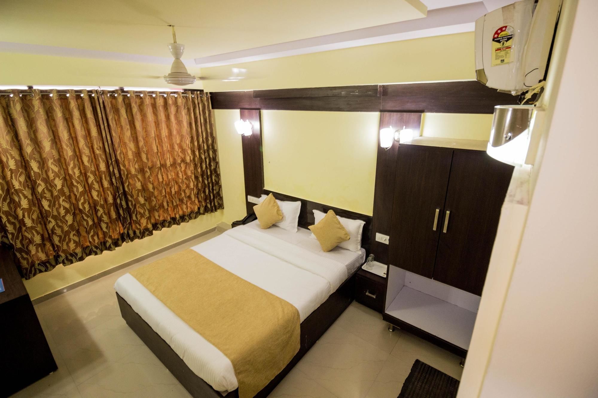 OYO 2286 Hotel Bridge Ahmedabad Exterior foto