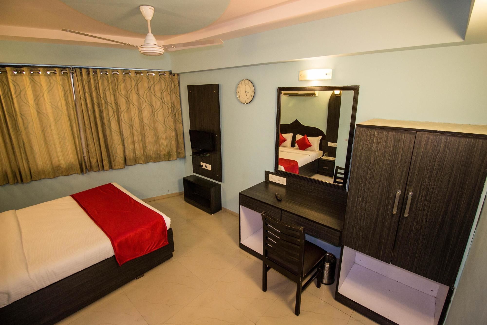 OYO 2286 Hotel Bridge Ahmedabad Exterior foto