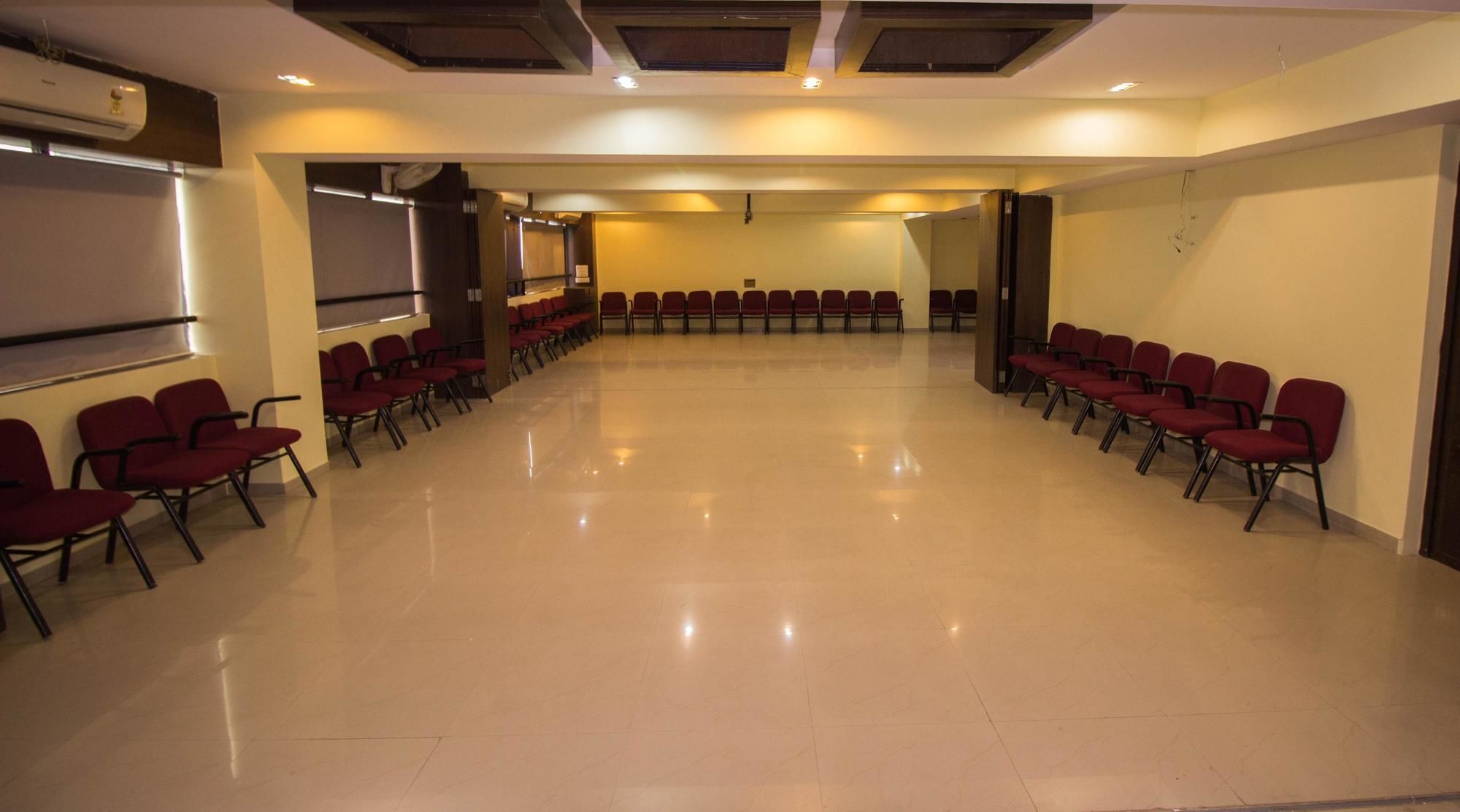 OYO 2286 Hotel Bridge Ahmedabad Exterior foto