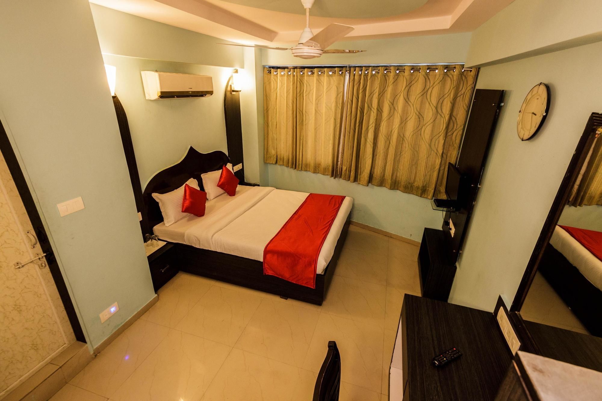 OYO 2286 Hotel Bridge Ahmedabad Exterior foto