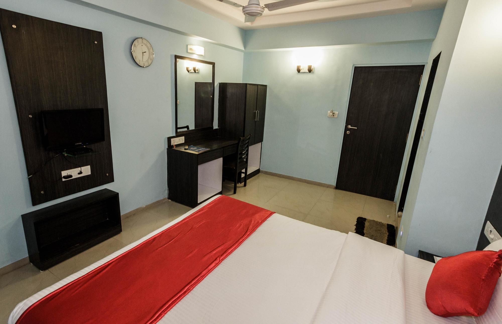 OYO 2286 Hotel Bridge Ahmedabad Exterior foto